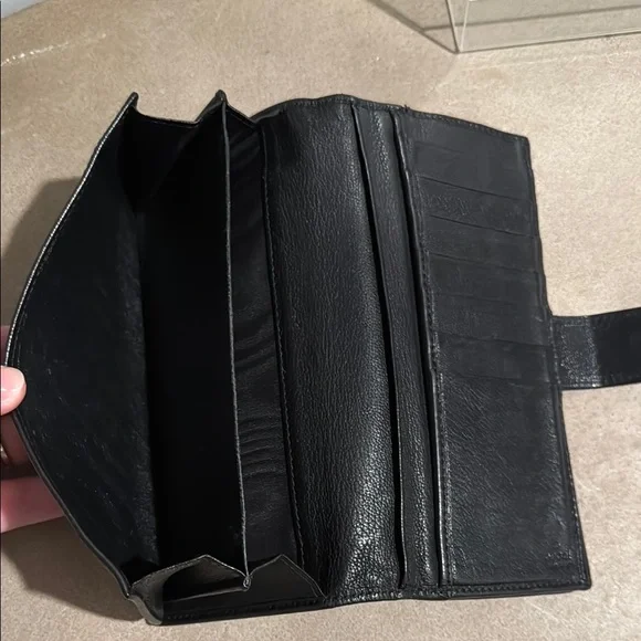 Gucci Black Wallet with Red Accent - Picture 8 of 11